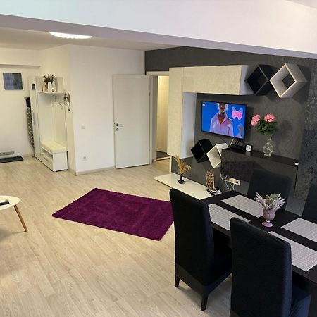 Airport Apartment 70 Squared Meters 오토페니 외부 사진